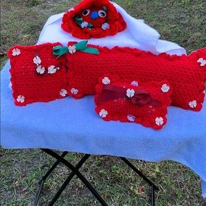 Have Maye craft pillows